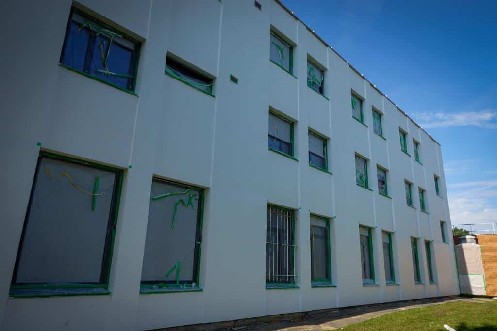 Façade extérieure du bâtiment de BTP CFA Sarthe.