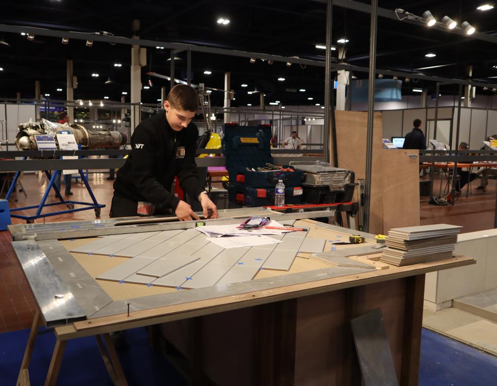 Melvin ROTURIER compétition WorldSkills Régional mars 2025 - médaille de bronze carrelage