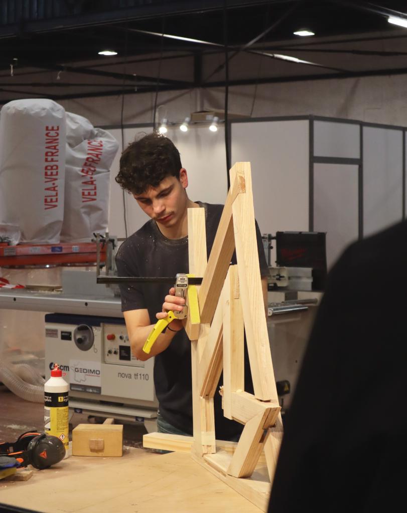 Elyas GUILBAUD compétition WorldSkills Régional mars 2025 - médaille d'argent menuiserie