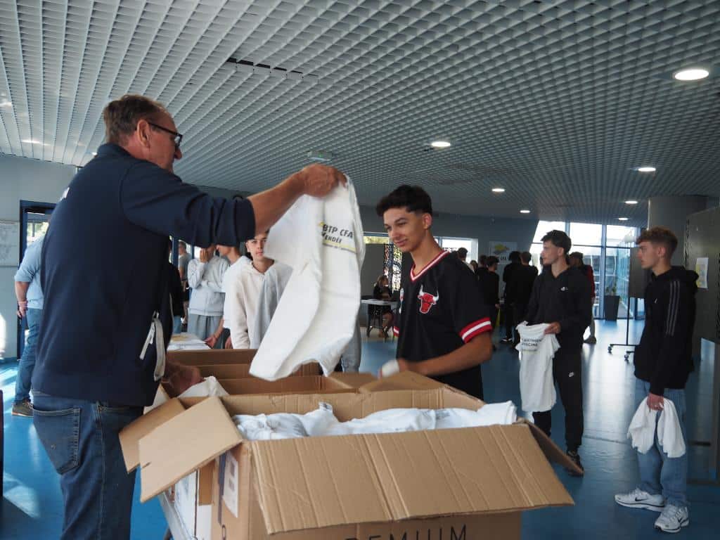 distribution t-shirt