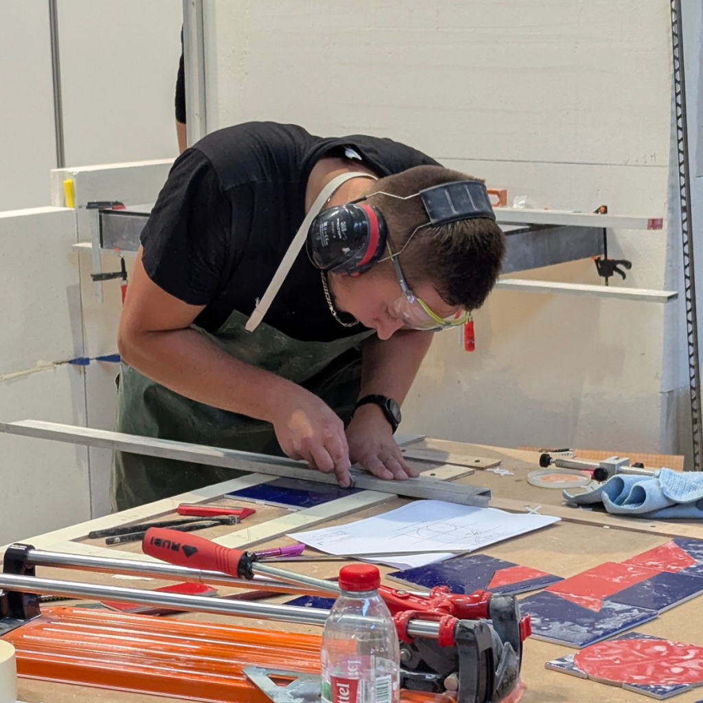 Samuel RETIERE médaille d'argent en carrelage WorldSkills Marseille 2025