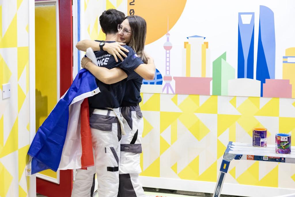 Yann MERCIER et sa coach experte team France Peinture et décoration WorldSkills Shanghai 2026